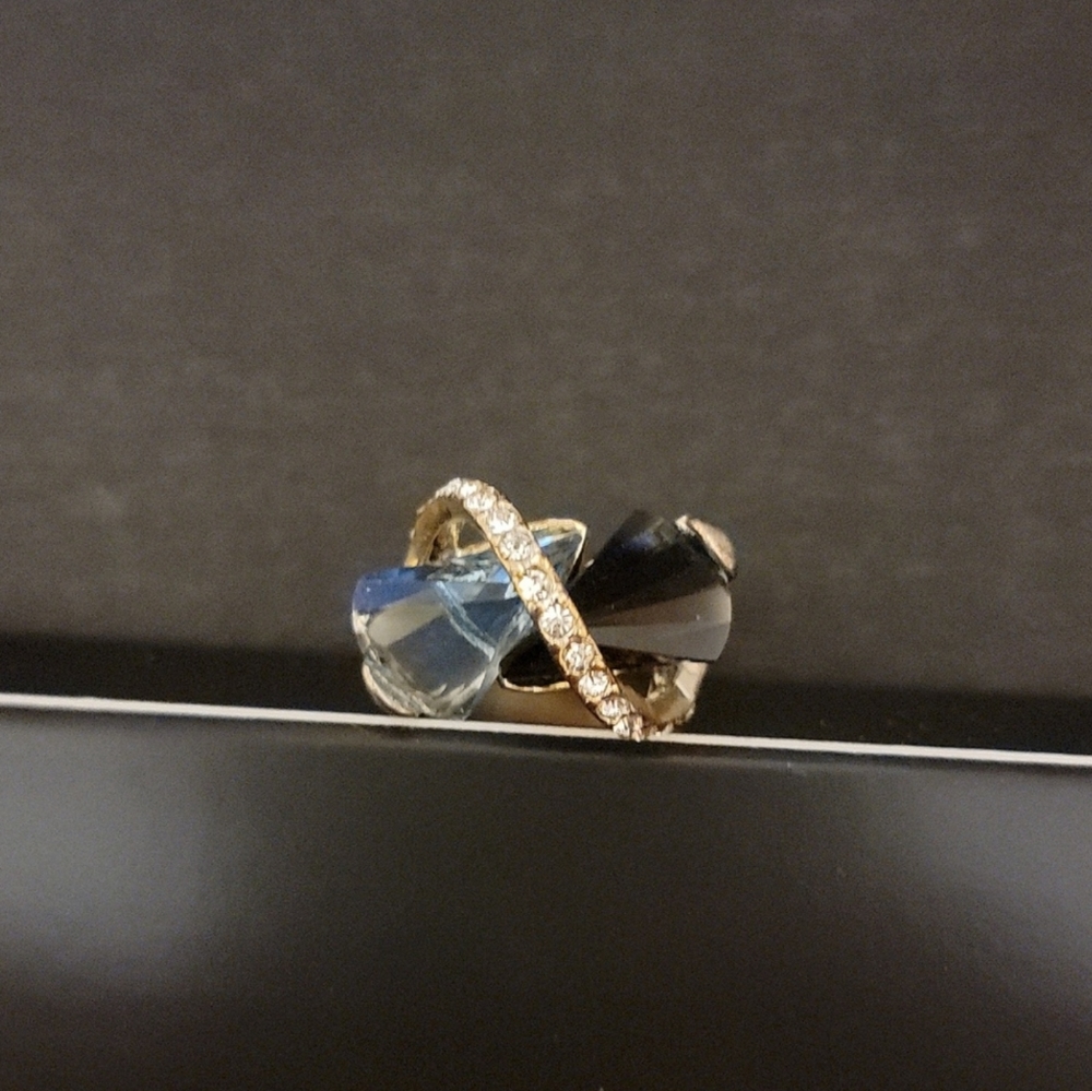 Blue gold ring